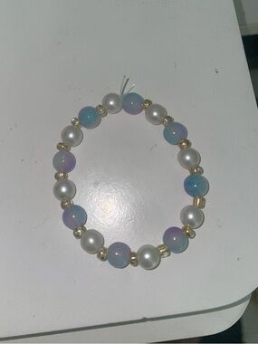 Pearl and Opalescent Bead Stretch Bracelet - VERY STRETCHY! 🩵💜🤍💛